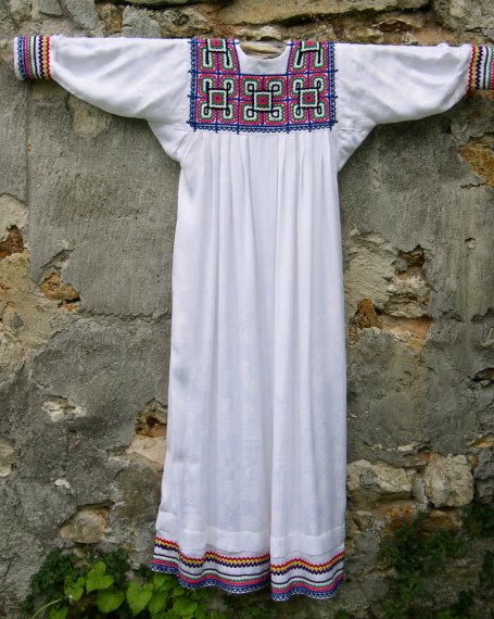 Robe Kabyle blanche &agrave; galons en laine dos