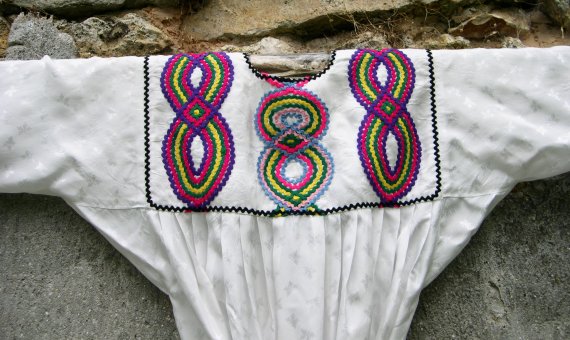 Robe blanche Le Huit d&eacute;tail du dos