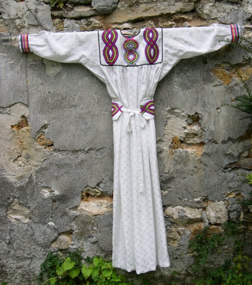 Robe blanche Le Huit d&eacute;tail du dos