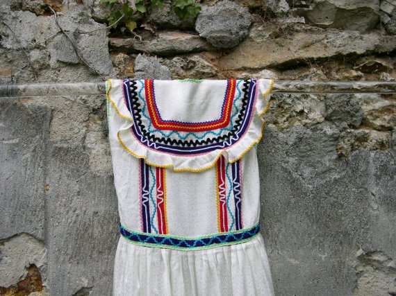 Robe Kabyle blanche &agrave; volants dos