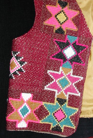 Gilet en toile de jute rebrod&eacute;