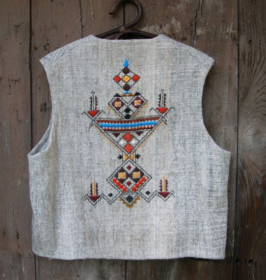 Gilet en laine grise tiss&eacute; main de Touggourt dos