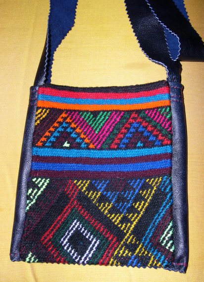 Pochette tissage &agrave; la main et cuir