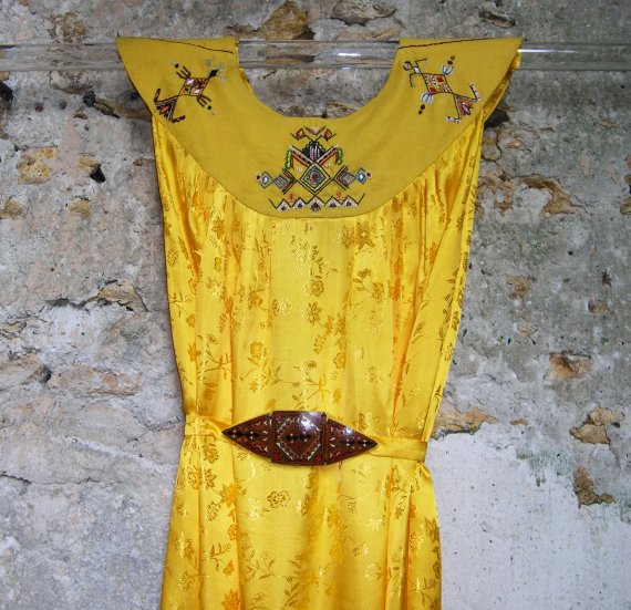 Robe jaune d&eacute;tail de la ceinture en courge