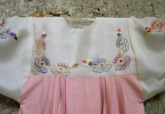 Robe avec empi&egrave;cement et manches en soie d&eacute;tail de l'encolure dos