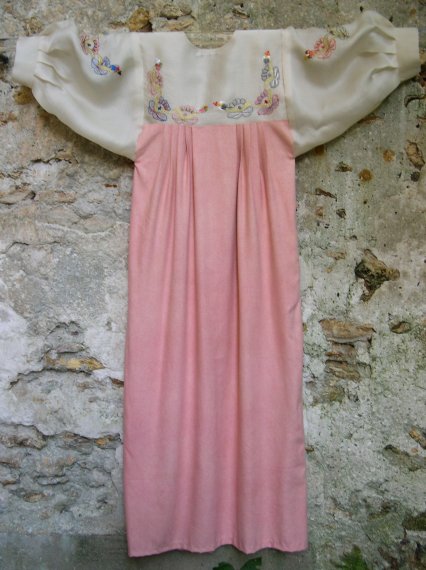 Robe avec empi&egrave;cement et manches dos