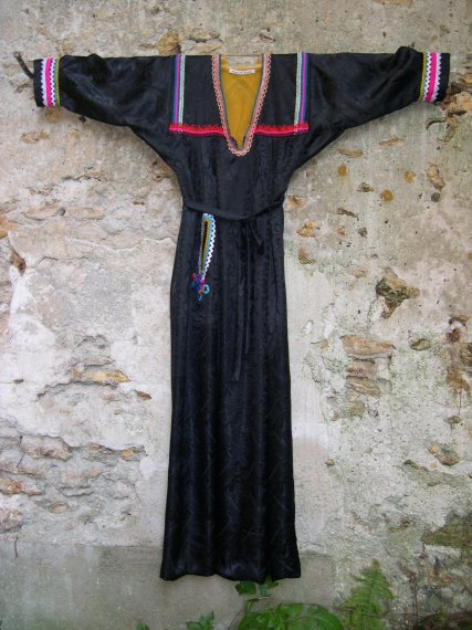 Robe Kabyle noire &agrave; galons
